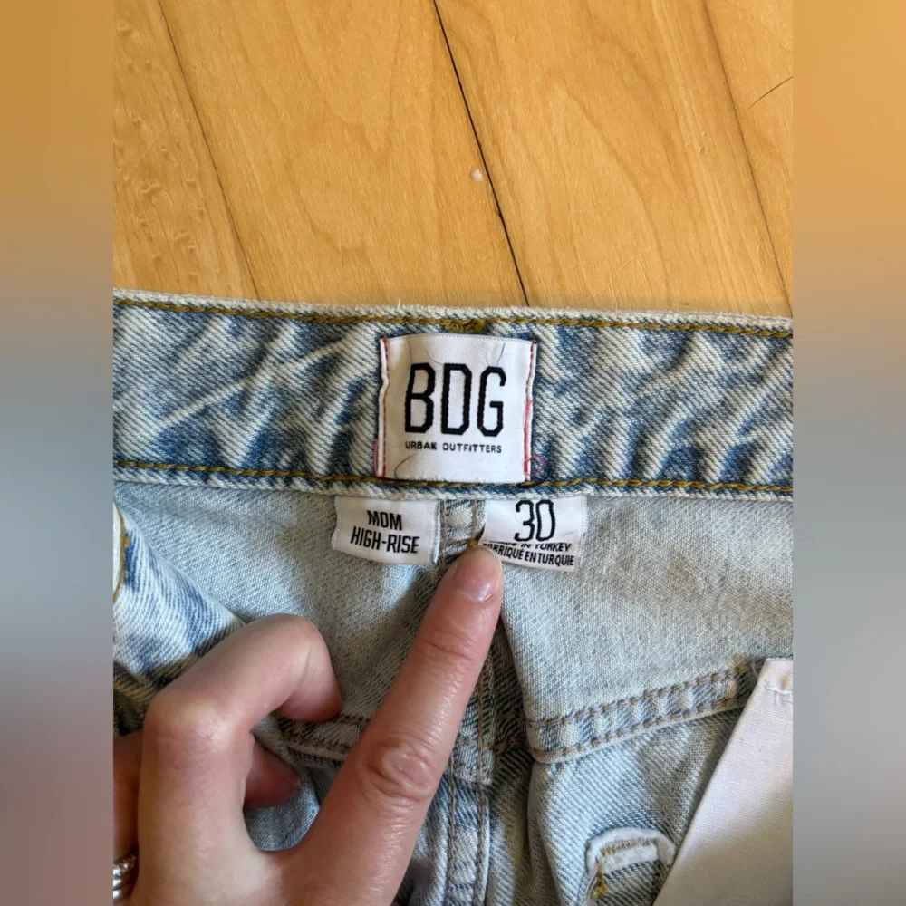 BDG Urban Outfitters Mom Jeans - Picture 2 of 3